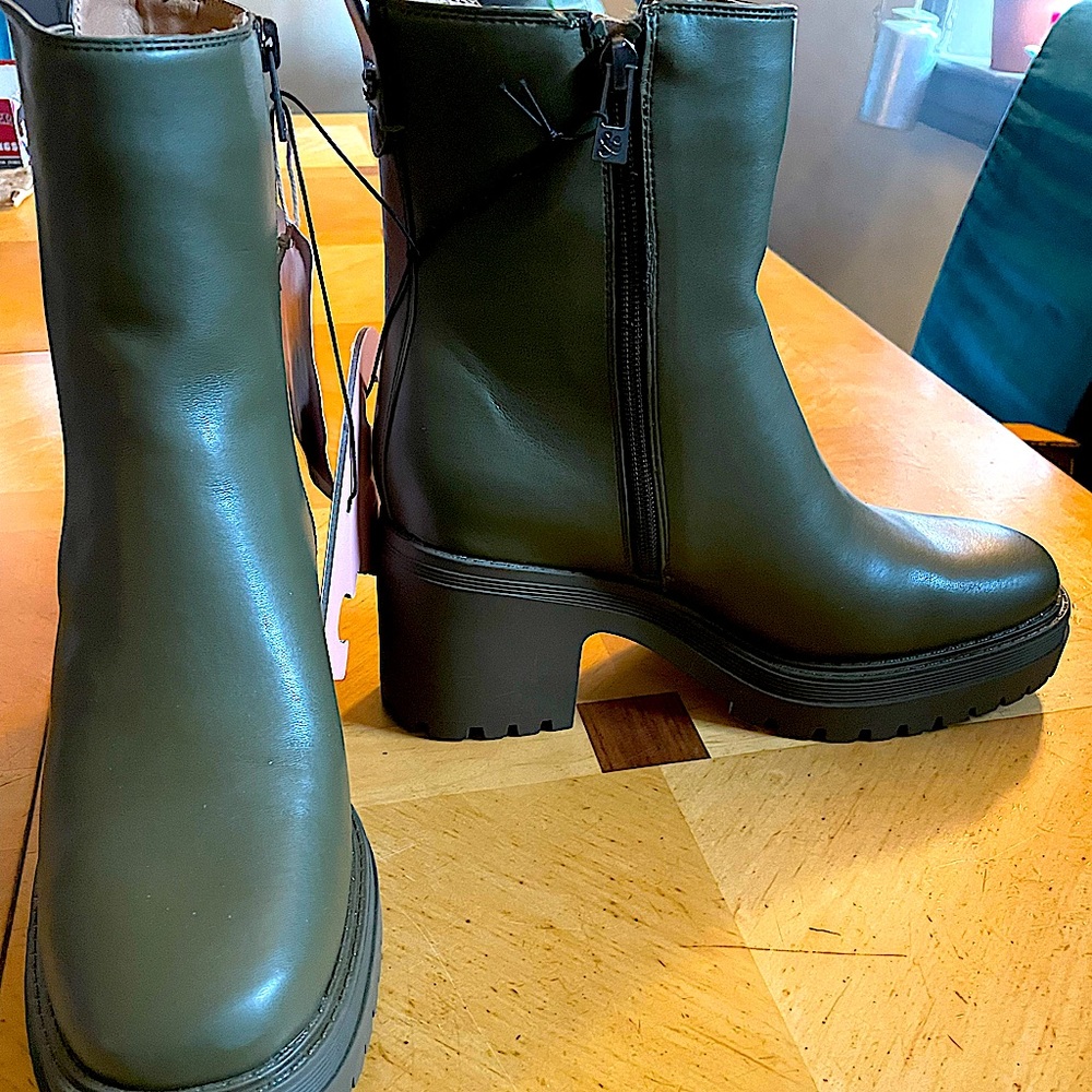 Sam and Libby Boots! Olive Green, Women’s Size 9-1/2